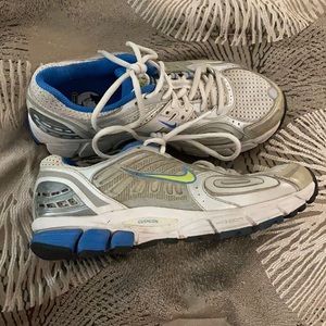 Nike Vomero 4 Size 7